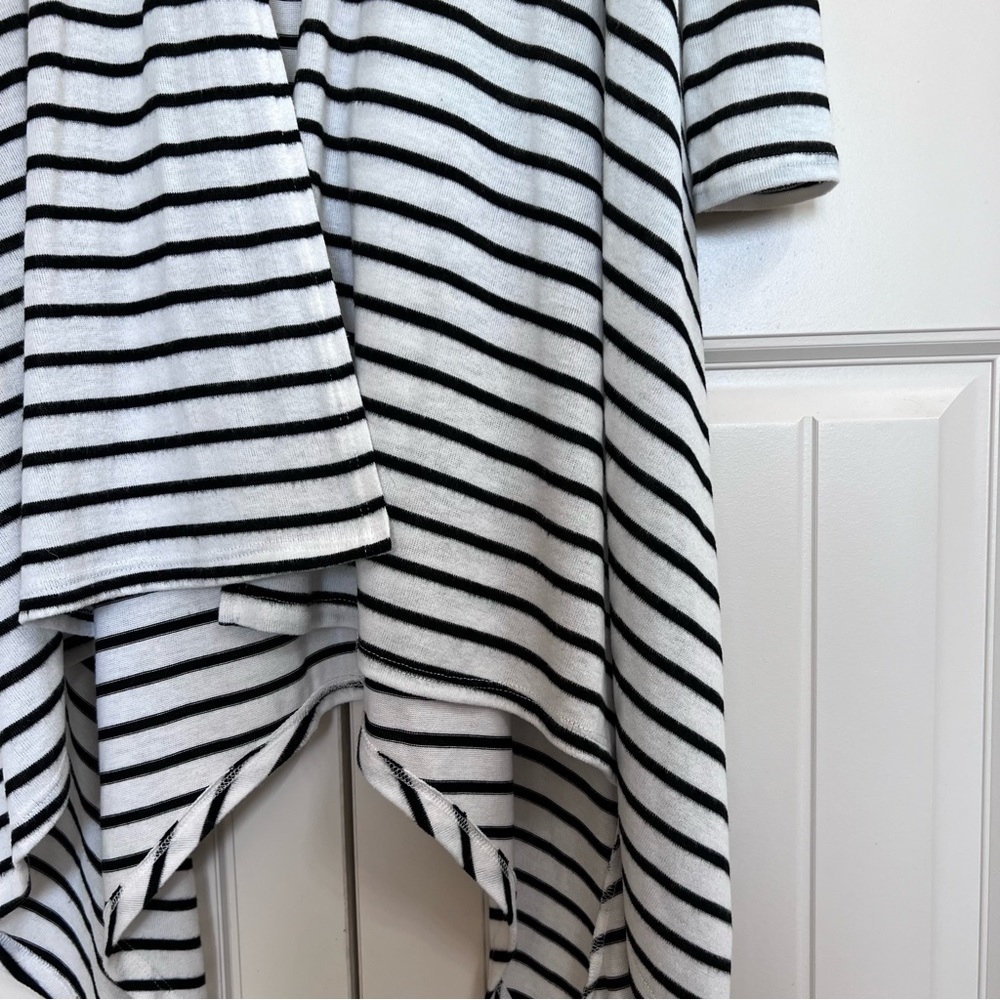 Culture Phit Duster Cardigan with Shark bite hem in Black/White, Size XS - Picture 4 of 6